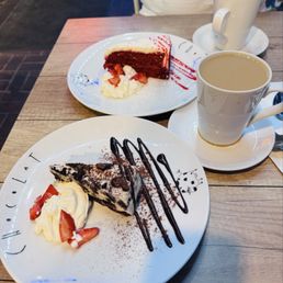 Americano, red velvet and oreo cheesecake Americano, red velvet and oreo cheesecake