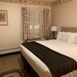 Basic room, costs $220 Basic room, costs $220