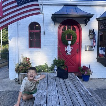 Pure Eats - Adorable building - American Near Me - Lexington, Virginia