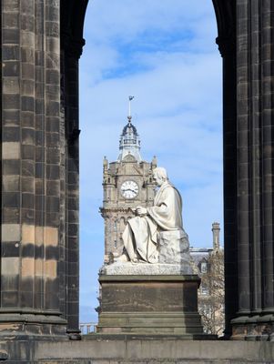 Scott Monument by null