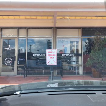 Supercuts - Front door - Hair Salons Near Me - HOUSTON, Texas