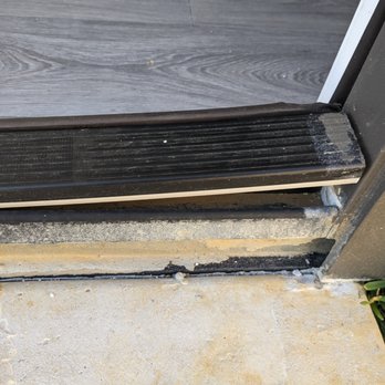 DR Horton Home Builders - Back door threshold that allows water to enter when it rains. - Home Developers Near Me - Houston, Texas DR Horton Home Builders - Back door threshold that allows water to enter when it rains. - Home Developers Near Me - Houston, Texas