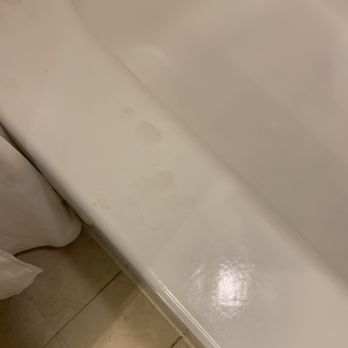 DoubleTree by Hilton Hotel Chicago - Oak Brook - Dirty tub - Hotels Near Me - Oak Brook, Illinois