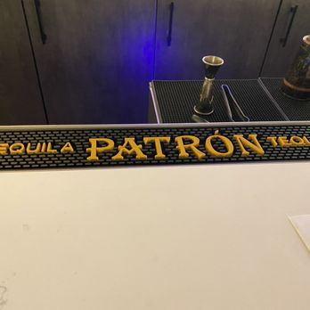 Oxford Suites Redding - Bar patron view - Hotels Near Me - Redding, California Oxford Suites Redding - Bar patron view - Hotels Near Me - Redding, California