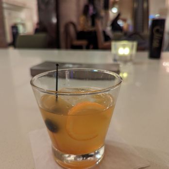 Lobby Bar at Palmer House - Old passioned - Cocktail Bars Near Me - Chicago, Illinois