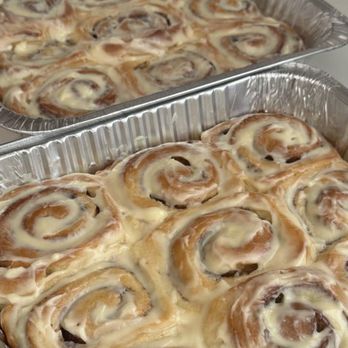 Swirl Gourmet Cinnamon Rolls - The Cream Cheese Glaze Cinnamon Roll - Desserts Near Me Swirl Gourmet Cinnamon Rolls - The Cream Cheese Glaze Cinnamon Roll - Desserts Near Me
