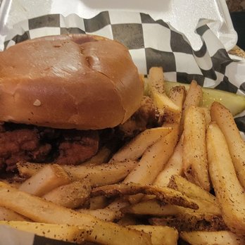 Keltic Table & Tap - chicken sandwich - Sports Bars Near Me - Enfield, Connecticut