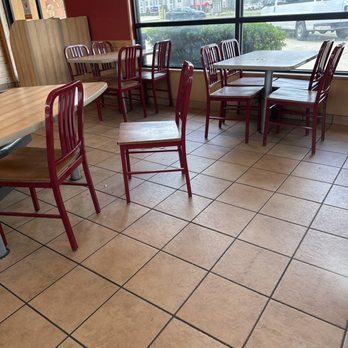 Popeyes Louisiana Kitchen - Dining room nasty tables and floor - Fast Food Near Me - Natchitoches, Louisiana Popeyes Louisiana Kitchen - Dining room nasty tables and floor - Fast Food Near Me - Natchitoches, Louisiana