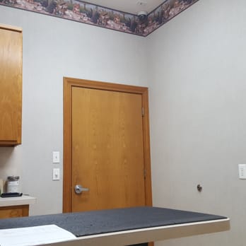 Gully Animal Hospital - Exam room - Veterinarians Near Me - Arlington, Texas Gully Animal Hospital - Exam room - Veterinarians Near Me - Arlington, Texas