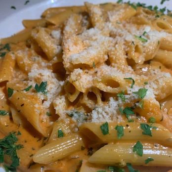 Garlic Rose Bistro - Penne Ala Vodka - American Near Me - Cranford, New Jersey