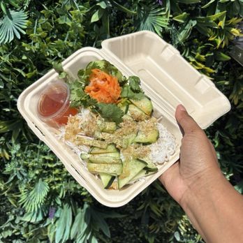 Moms Banh Mi - Veggie Noodle Bowl - Food Trucks Near Me - Hutto, Texas Moms Banh Mi - Veggie Noodle Bowl - Food Trucks Near Me - Hutto, Texas
