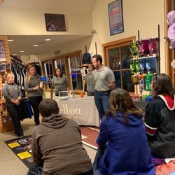 Elliott Physical Therapy - Hingham - Injury Prevention Clinic for runners at Marathon Sports in Norwell.