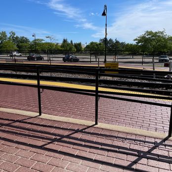 North Glenview station - Train Stations Near Me - Glenview, Illinois