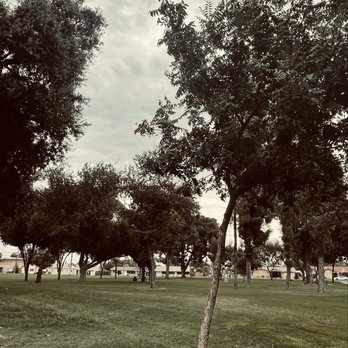 Houk Park - IG @kvtherinejvsmin - Parks Near Me - Visalia, California Houk Park - IG @kvtherinejvsmin - Parks Near Me - Visalia, California