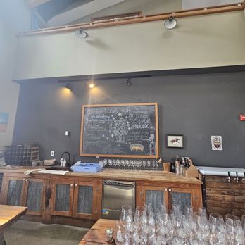 Lady Hill Winery - Wineries Near Me - St. Paul, Oregon Lady Hill Winery - Wineries Near Me - St. Paul, Oregon