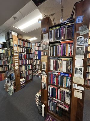 Commonwealth Books by null