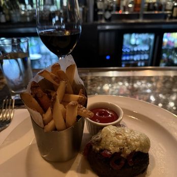 The Capital Grille - The Grille-s Signature Cheeseburger - Steakhouses Near Me - Memphis, Tennessee The Capital Grille - The Grille-s Signature Cheeseburger - Steakhouses Near Me - Memphis, Tennessee