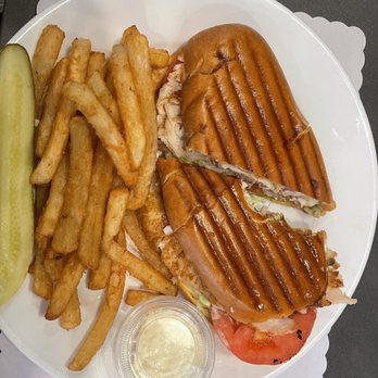 Metro Cafe Diner - Diners Near Me - Stone  Mountain, Georgia