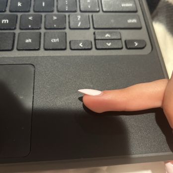 Luxus Nail Spa  - my nail literally flying away - Nail Salons Near Me - Glendale, California