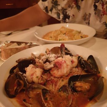 Il Terrazzo Carmine - Linguine Alle Vongole. - Italian Near Me - Seattle, Washington Il Terrazzo Carmine - Linguine Alle Vongole. - Italian Near Me - Seattle, Washington