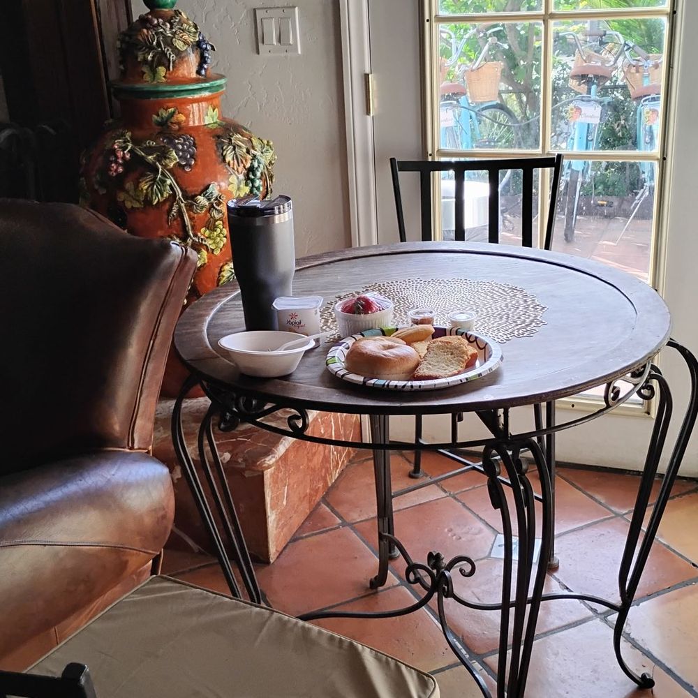 Chantico Inn & Suites - Hotels Near Me - Ojai, California