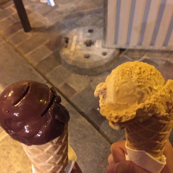 Le Flore en l'Ile - Chocolat noir et Caramel beurre salé - French Near Me - Paris, 75 Le Flore en l'Ile - Chocolat noir et Caramel beurre salé - French Near Me - Paris, 75