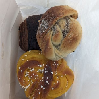 Lillebrors bageri - Saffron bun, kanelbullar, chocolate croissant - Bakeries Near Me - Stockholm, Alberta