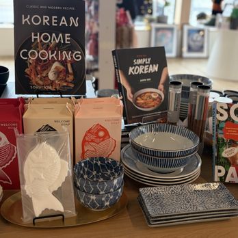 Moona Moono - Coffee & Tea Near Me - Uptown Minneapolis, Minnesota