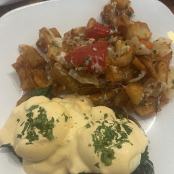 Cafeteria 15L - Florentine Benedict  "add cheese" - Breakfast & Brunch Near Me - Sacramento, California