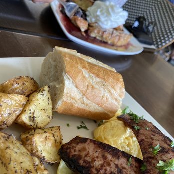 Starling Diner - Two eggs and Chicken Apple Sausage and Scrambled Eggs - New American Near Me - Long Beach, California Starling Diner - Two eggs and Chicken Apple Sausage and Scrambled Eggs - New American Near Me - Long Beach, California