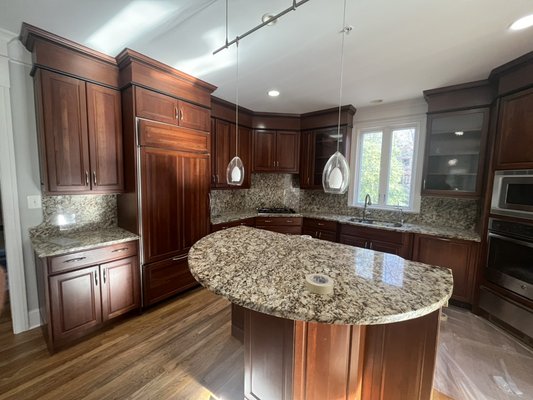 Kitchen remodel, - This kitchen have been remodel, all cabinets had been painted, new countertops and lights! Kitchen remodel, - This kitchen have been remodel, all cabinets had been painted, new countertops and lights!