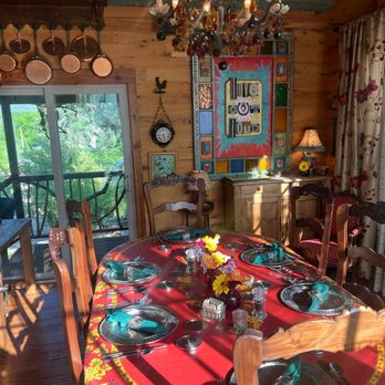 The Laurel Tree - Interior of treehouse - Salad Near Me - Utopia, Texas