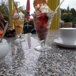 Pension u. Eiscafe Am Achterwasser - Bernsteinhexe und Sanddorneisbecher