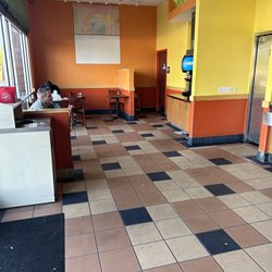 Ohana Hawaiian BBQ - Seating/inside