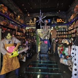 Hollywood Toys & Costumes