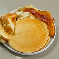 Artz's Deli - Classic American Breakfast