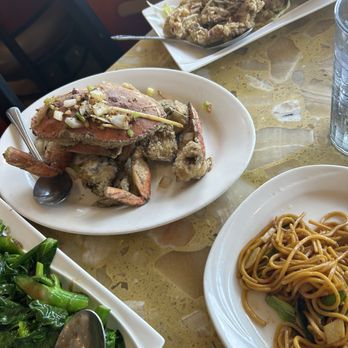 Canton Chinese Restaurant - VB3. Broccoli with Oyster Sauce AC16. Soft Shell Crab salt and pepper crab and ginger scallion lo mein - Chinese Near Me - Richardson, Texas
