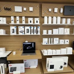 Apple Brea Mall - Mac area