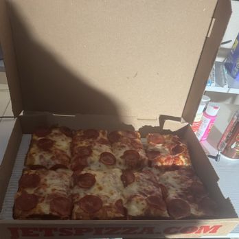 Jet's Pizza - Pizza Near Me - Henderson, Nevada