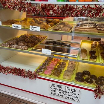 Bakers Dozen Donuts - donuts in display case - Bakeries Near Me - Alpine, Texas Bakers Dozen Donuts - donuts in display case - Bakeries Near Me - Alpine, Texas