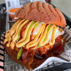 El Sazon Tacos & More - Concha Brunch Burger