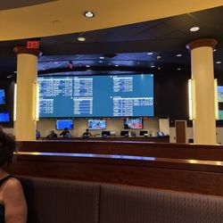 Murphy's - Betting and bar