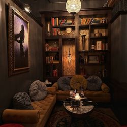 Devil's Toboggan - Cozy seating area