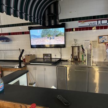 Me-n-Ed's Pizzeria - Bar - Pizza Near Me - Modesto, California