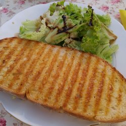 La Maison Jaune - Le croque-monsieur complet, avec sa petite salade. Copieux et délicieux !