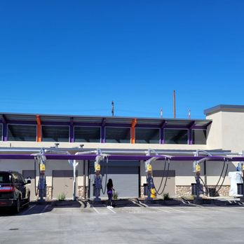 Bubble Up Express Car Wash - Vacuum bays in the shade - Car Wash Near Me - Los Angeles, California