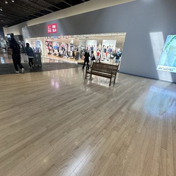 Uniqlo - Men's Clothing Near Me - Rocky View, Alberta