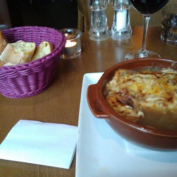 Café Saint Honoré - The traditional French Onion soup. - French Near Me - Paris, 75