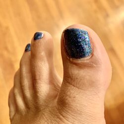 Hollywood Nails & Facials - 20 minutes after a gel pedicure at Hollywood Nails in West Roxbury, MA. I paid USD 36 for it. Dry skin and cuticles not addressed.