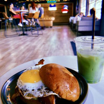 Oak Hill Social - breakfast burger OMG - Cocktail Bars Near Me - Austin, Texas